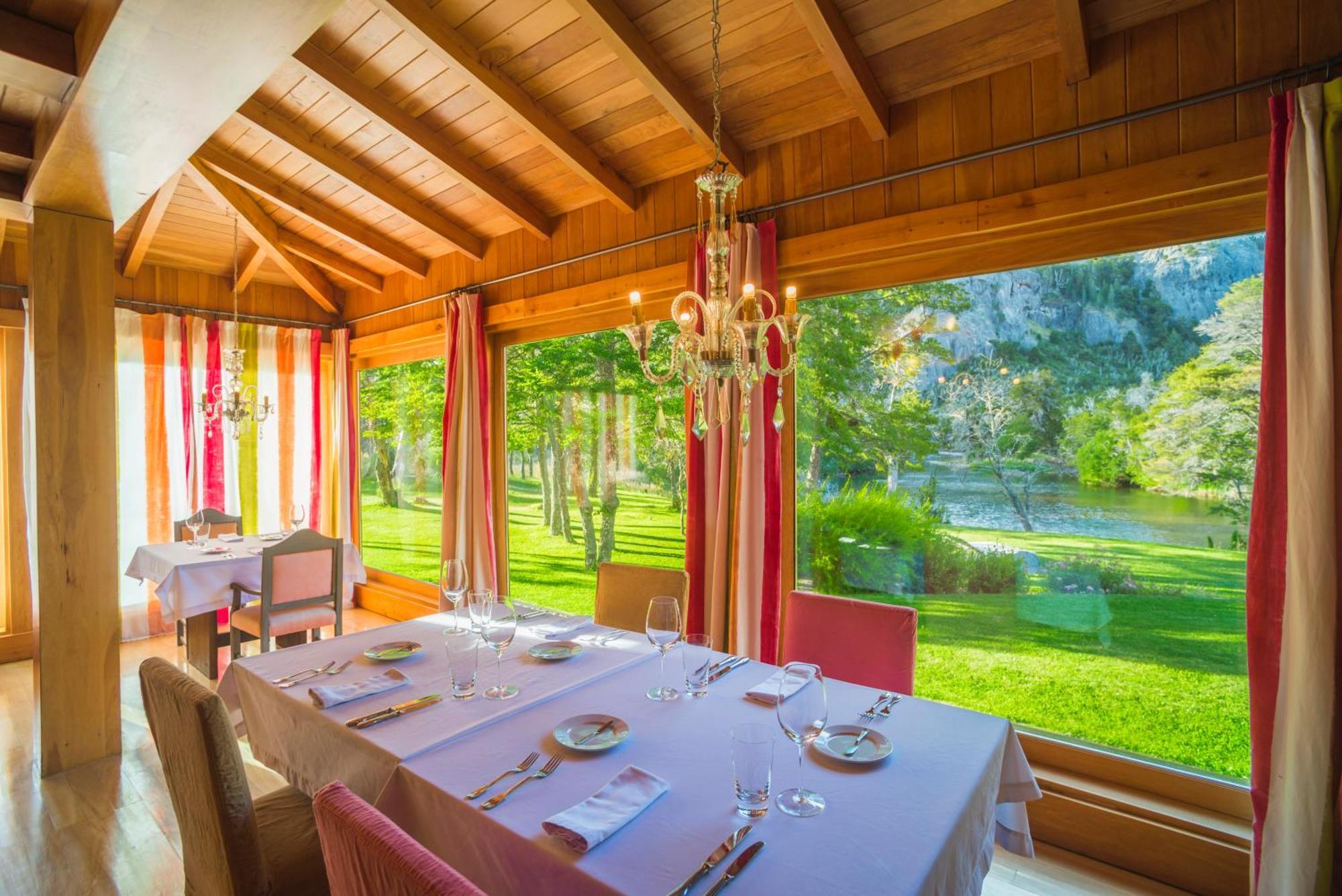 Rio Hermoso Hotel De Montana San Martín de los Andes المظهر الخارجي الصورة